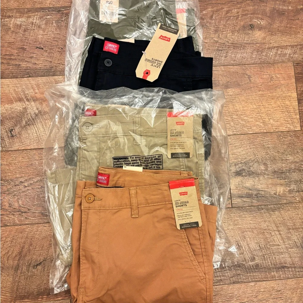 Men’s relaxed fit 8” chino shorts (khaki)